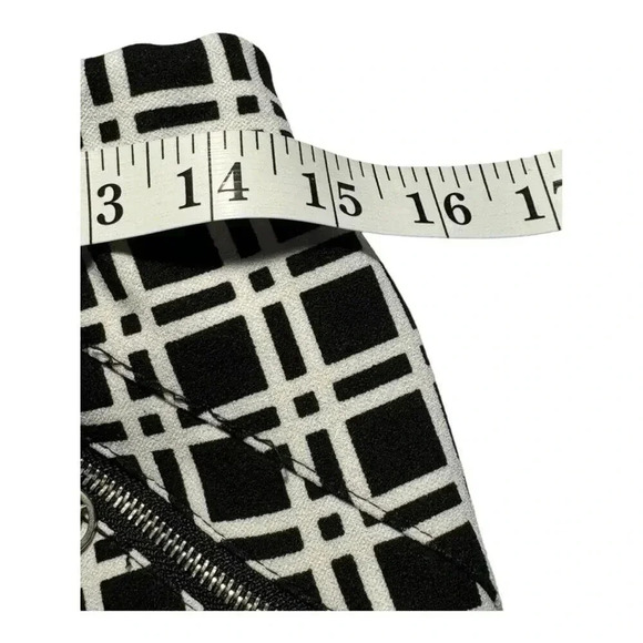 Adrienne Vittadini Women's Medium Black & White Plaid‎ Ankle Pants Casual - Picture 4 of 7